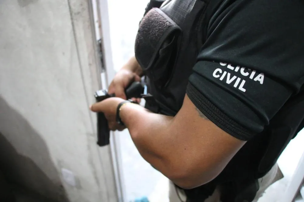 Investigado por violência doméstica é preso durante operação em Camaçari