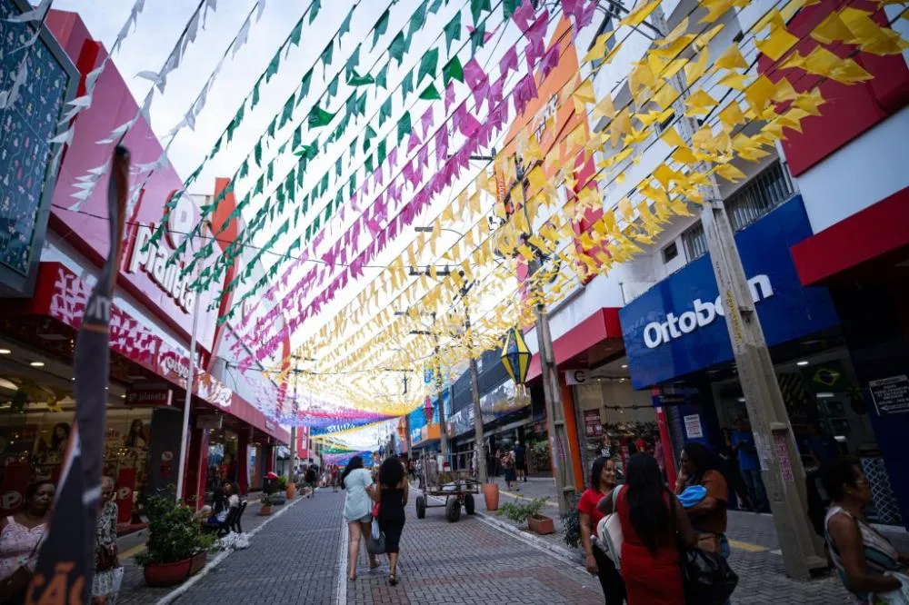 Decoração junina colore Camaçari fortalecendo cultura, comércio e potencial turístico