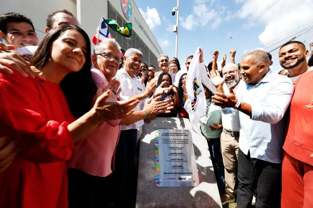 Governador inaugura escola em tempo integral e anuncia pacote de obras em Mata de São João