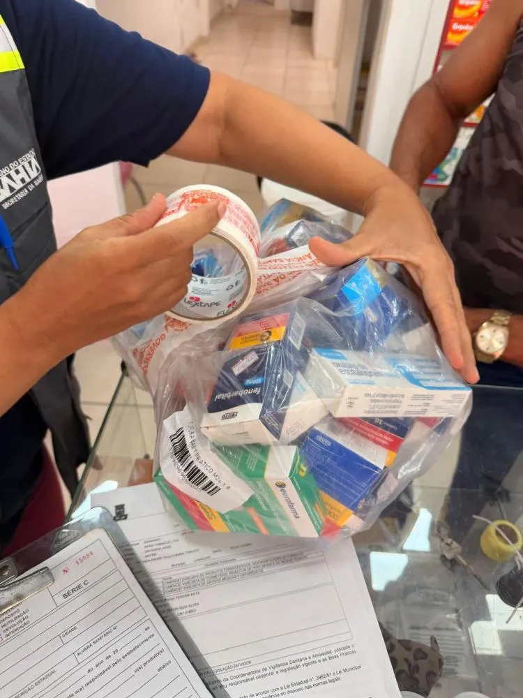 Operação Pharmaco interdita farmácia e apreende 700 medicamentos em Camaçari